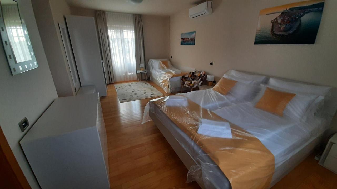 Relax Vila Kampel โคเปร์ ภายนอก รูปภาพ
